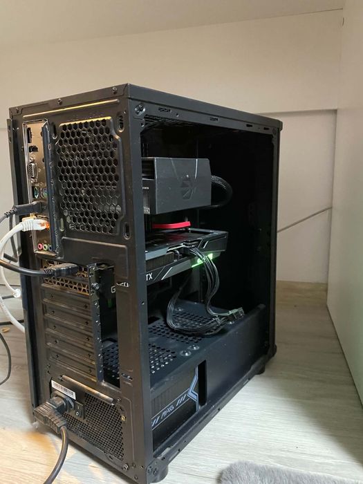 Sprzedam komputer gamingowy z monitorem