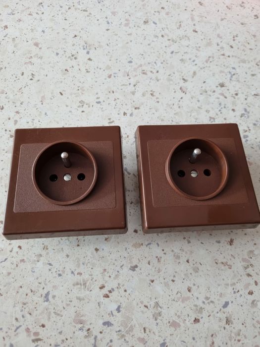 Gniazda podtynkowe brązowe 2 szt