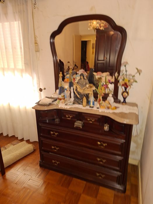 Quarto completo em madeira maciça - Bom estado geral