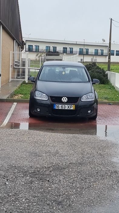 Volkswagen Golf 5  em bom estado
