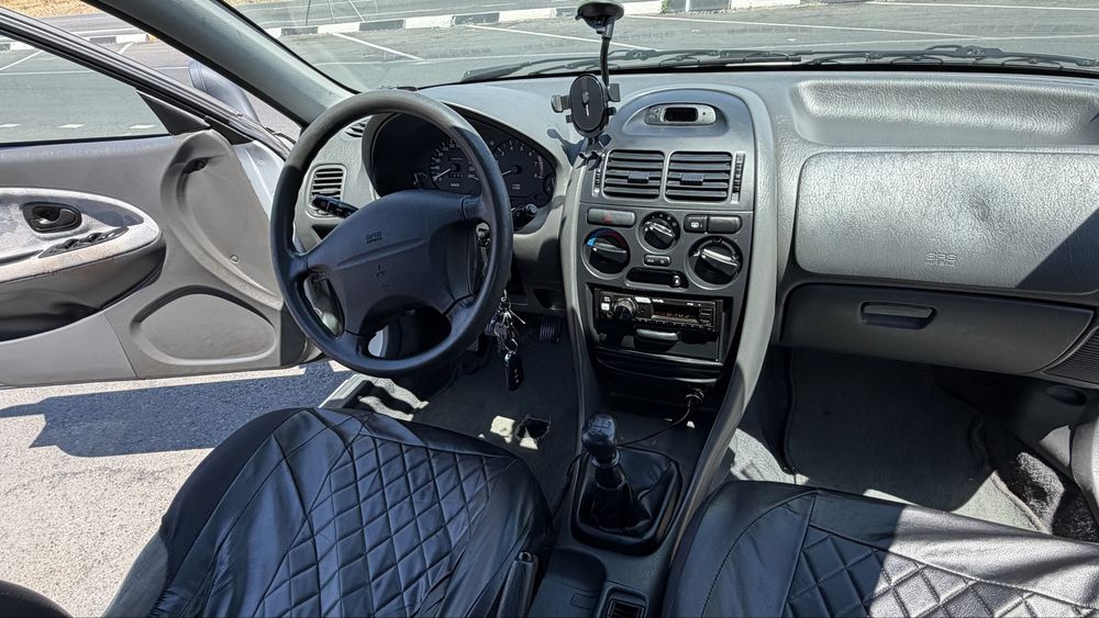 Mitsubishi Carisma — fotografia 11