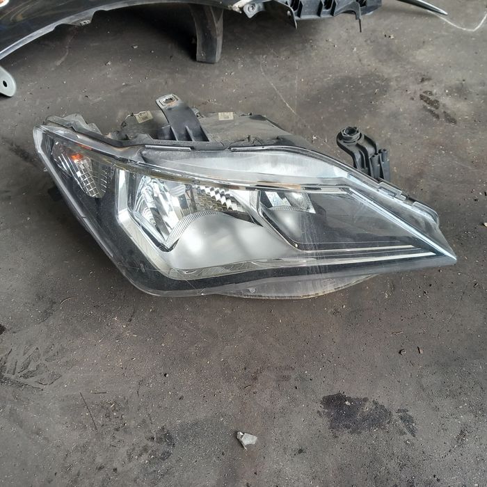 Farol e Guarda-lamas Seat Ibiza 6J fase 2 lado passageiro