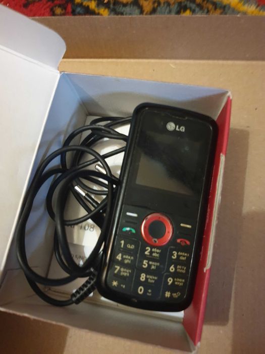Мобільний кнопочний телефон