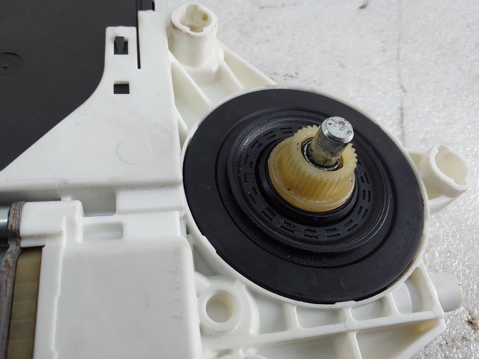 Motor vidro frente direito AUDI A3 (8P1)