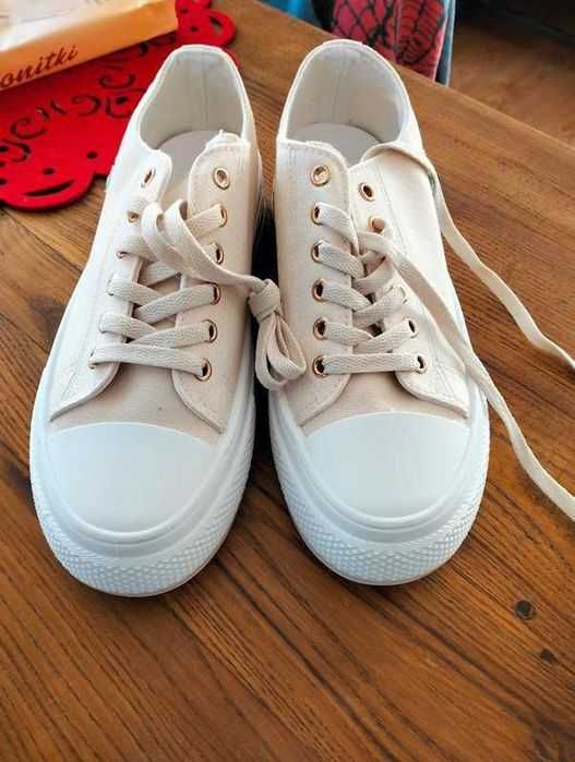 Trampki beżowe nowe