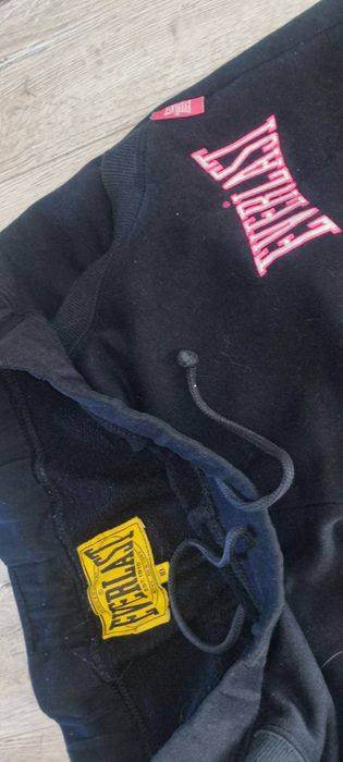 Czarne Oryginalne spodnie dresowe Everlast rozm M wymiary na fotkach