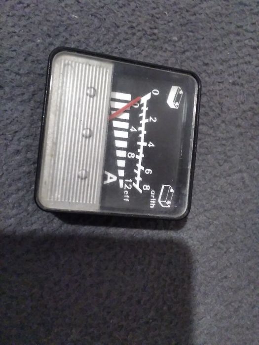 вольтамперметер .