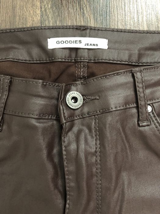 Spodnie damskie brązowe woskowane.