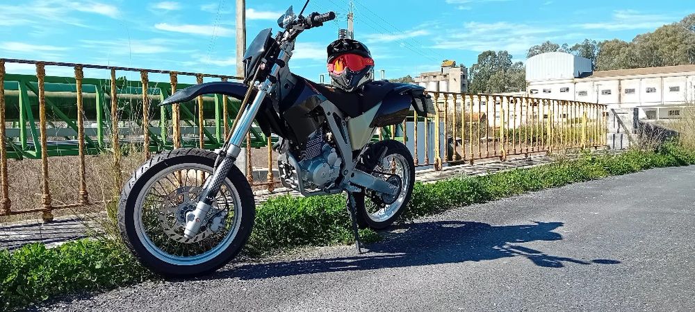 AJP PR4 200 Supermotard/Troca.
