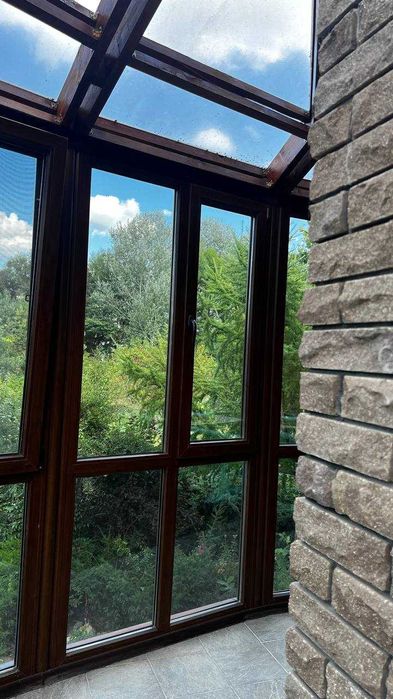 Унікальний будинок з власним парком і озером