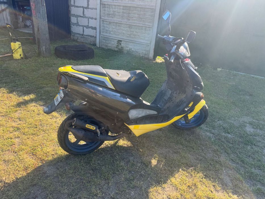 Скутер Aprilia sr 50