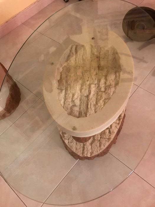 Mesa de centro e apoio em pedra e tampo de vidro