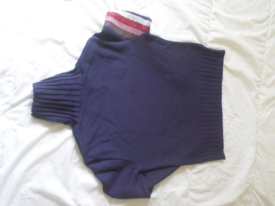 Camisola de gola alta azul da Queens