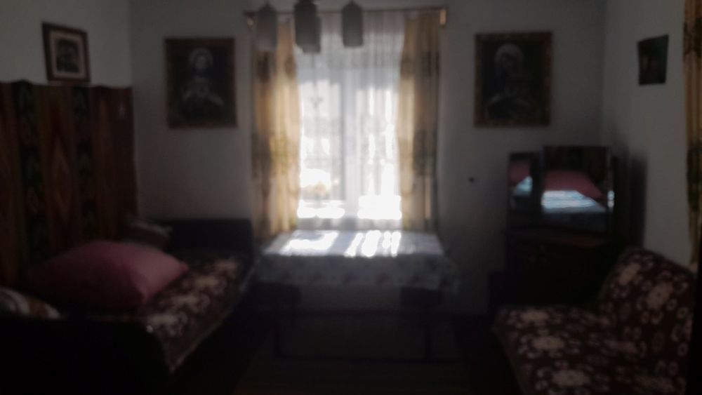 Продається хата в віддалиному та тихому місці.