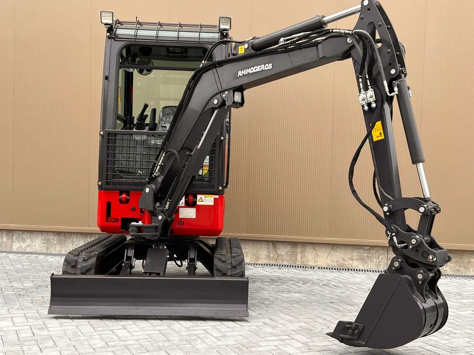 MINI GIRATORIA XN28C RHINOCEROS  MOTOR KUBOTA PROFISISONAL