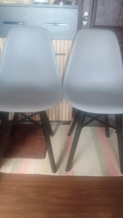 Стулья  пластиковые. Цена за два.