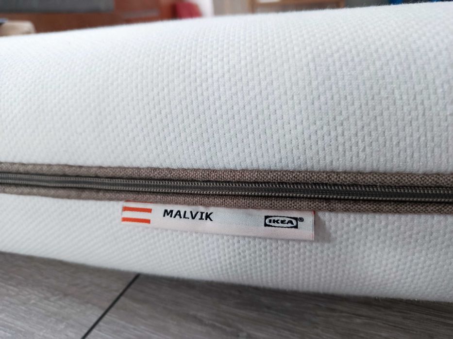 Cama IKEA KURA 90x200 + colchão MALVIK
