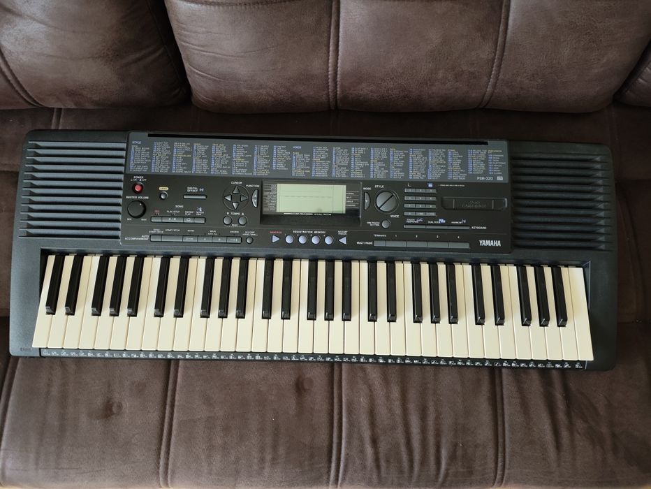 Yamaha PSR-320 синтезатор з автоакомпанементом, динамічні клавіші