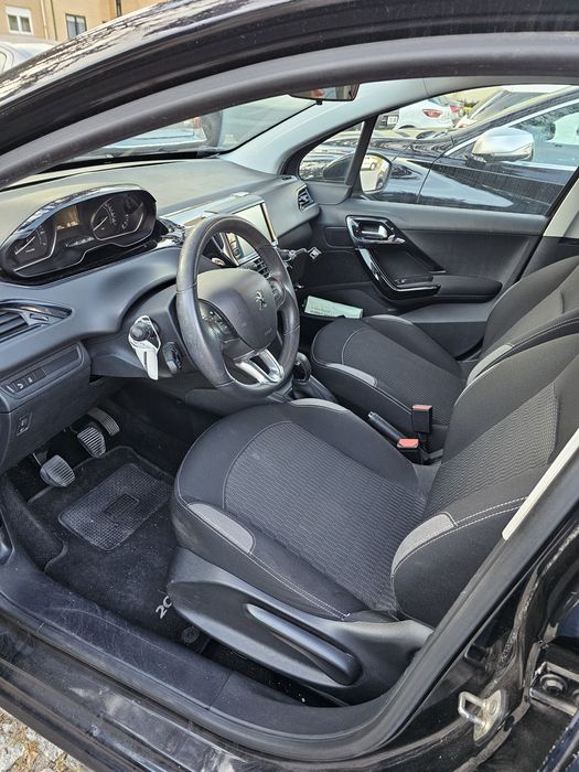PEUGEOT 208 (2015) vTi
