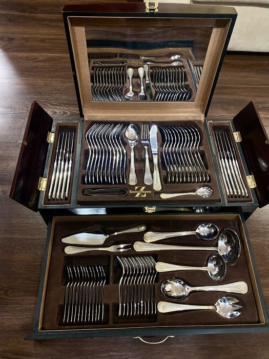 Продаю подарунковий столовий набір SwissHome