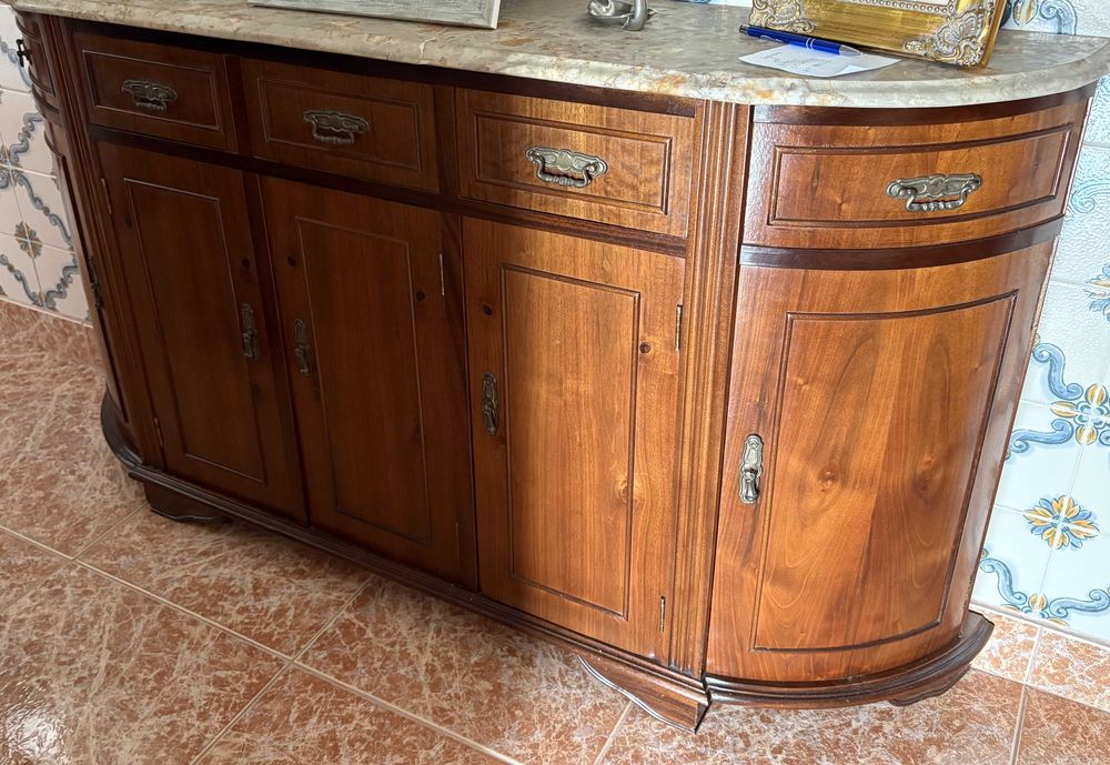 Móvel Sapateira em Madeira com tampo de pedra