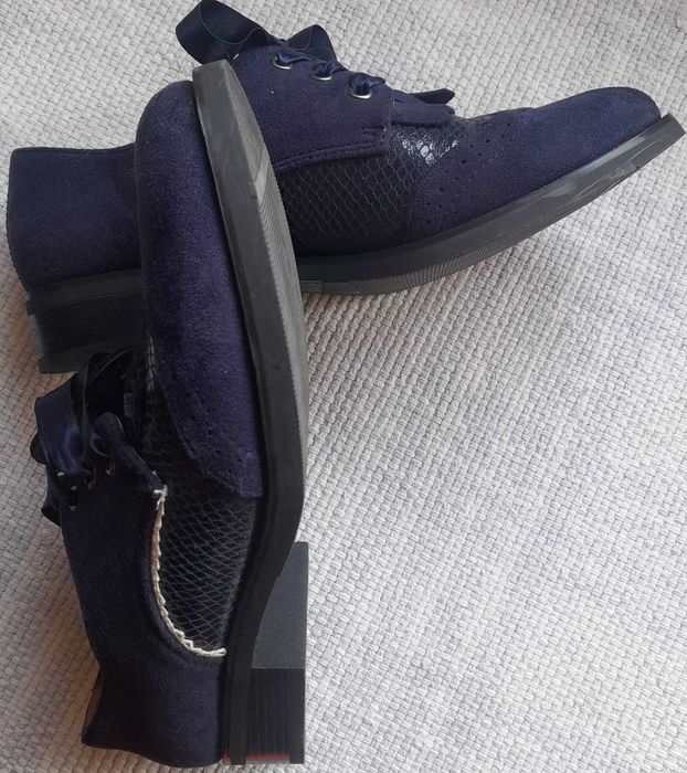 Sapatos clássicos com atacador acetinado