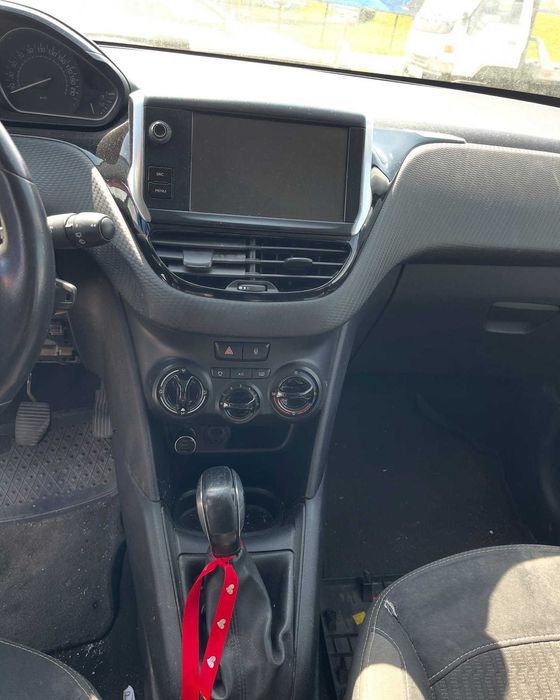 Peugeot 208 de 2015 para peças!