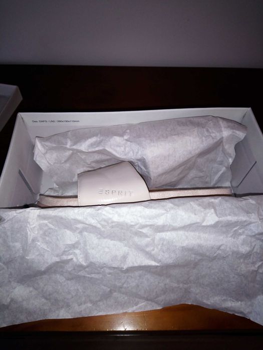 Chinelos rosa claro da Esprit