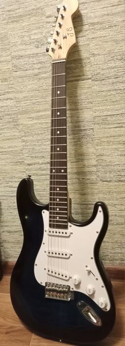 Продаю гитару с комбоусилителем