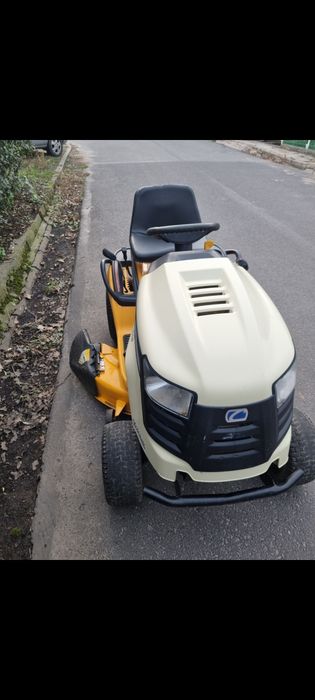 traktorek kosiarkę marki Cub cadet 
Traktorek w bardzo dobrym stanie technicznym jak i wizualnym, cały w or