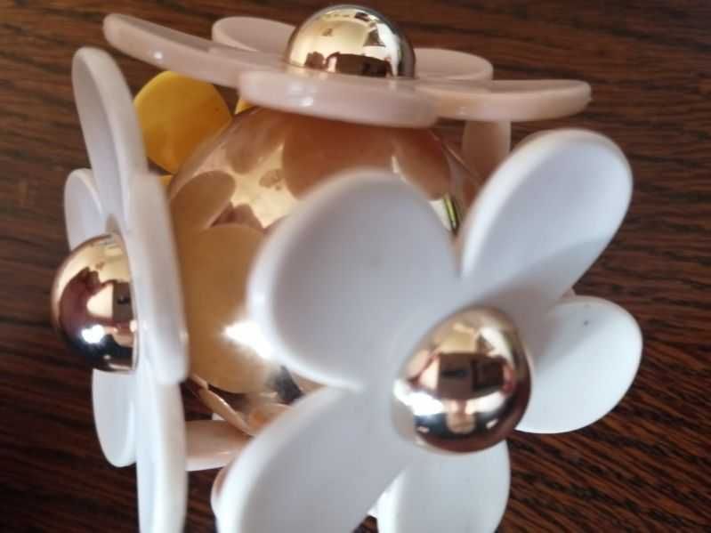 perfumy dla kobiet ozdobny korek od butelki perfum Marc Jacobs Daisy