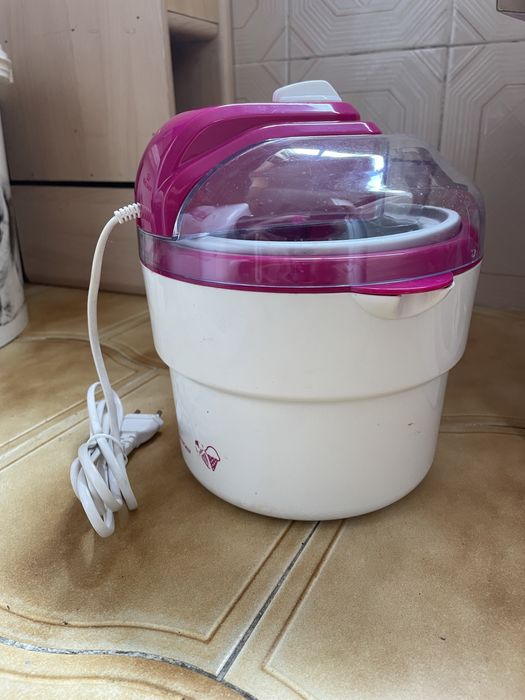 Geladeira - maquina de fazer gelados
