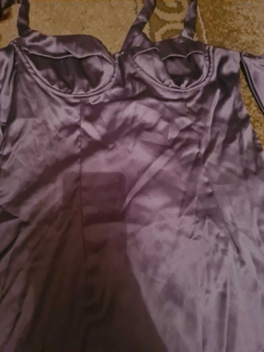 Нова сатинова сукня.