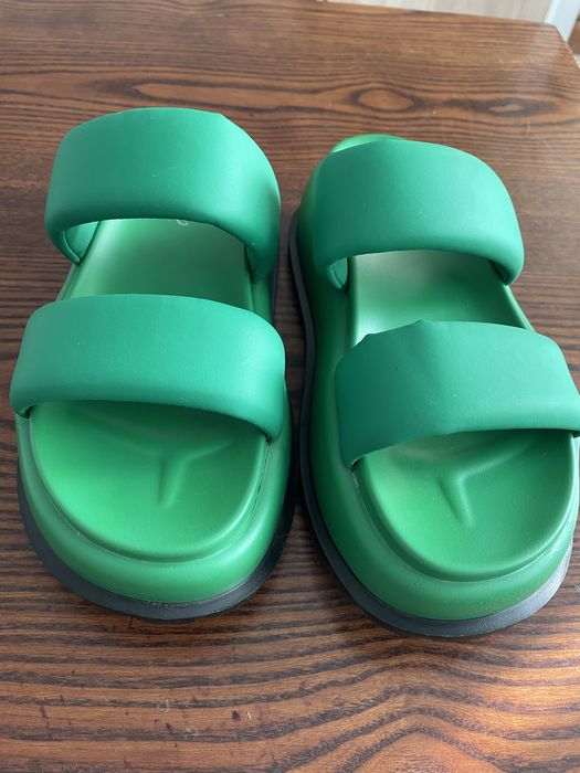 Женские шлепанцы