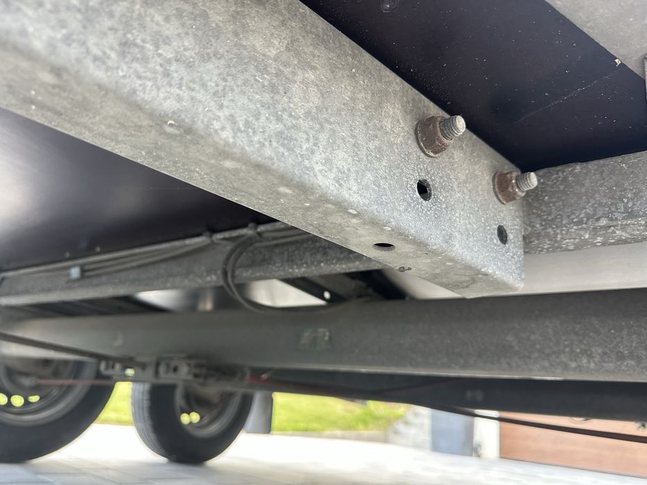 Kat b Dmc 1400 kg Przyczepa  do przewozu 2 koni ,zwierzat .