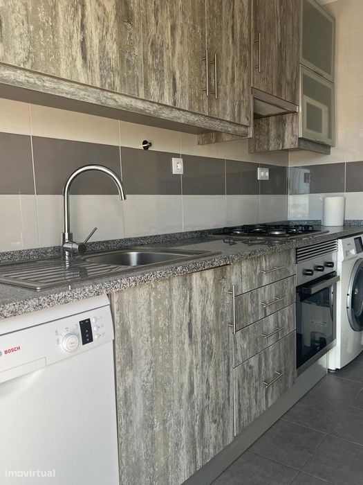 Excelente apartamento T1 mobilado para arrendar no centro de Setúbal