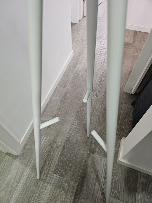 Bengaleiro de Pé IKEA EKRAR (Branco): Como Novo!
