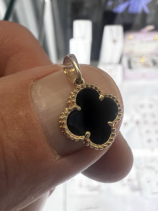 Золотой кулон Ван Клиф с оніксом