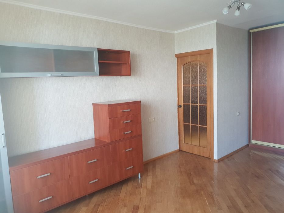 Деміївська. Метро Голосіївська, парк, метро.  Газ.