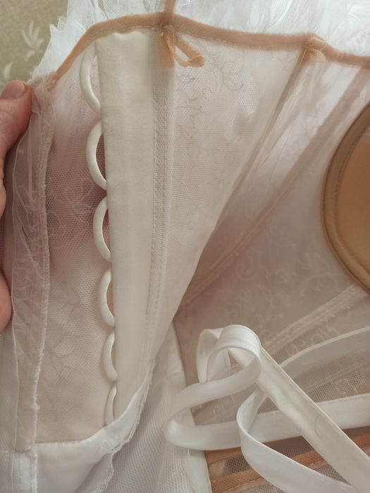 Biała suknia ślubna