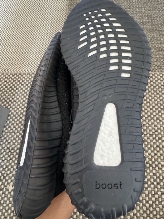 Ténis Yeezy Boost 350 V2