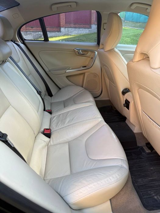 Volvo s60 2013 рік