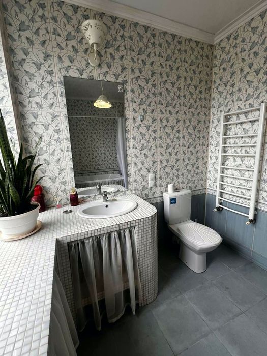 Оренда двоповерхового  будинку