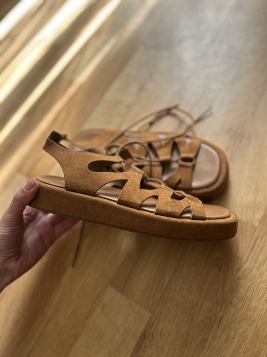 Літнє жіноче взуття