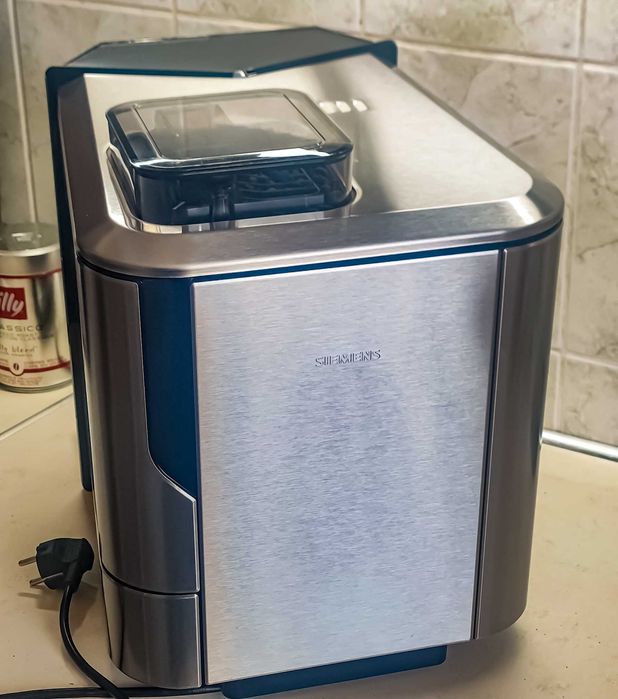 W pełni automatyczny ekspres do kawy Siemens EQ.9 s300 INOX