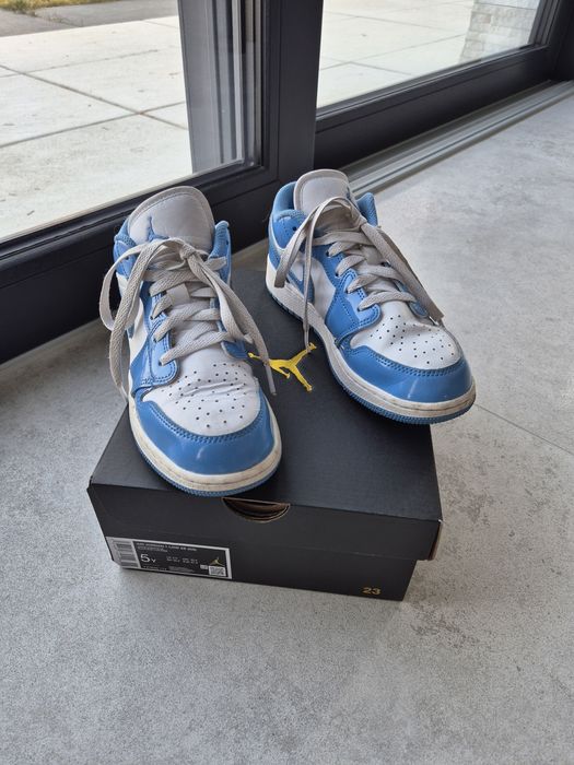 Buty NIKE Air Jordan 1 Low SE 37,5