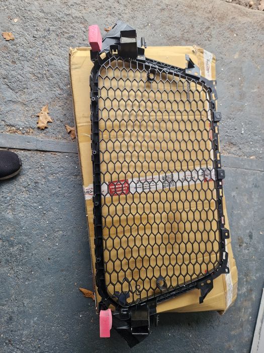 Gril Audi A4B8 polift