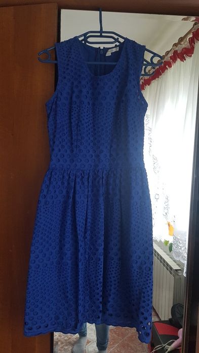 Piękna sukienka w kolorze chabrowym, rozm. 36 S haft