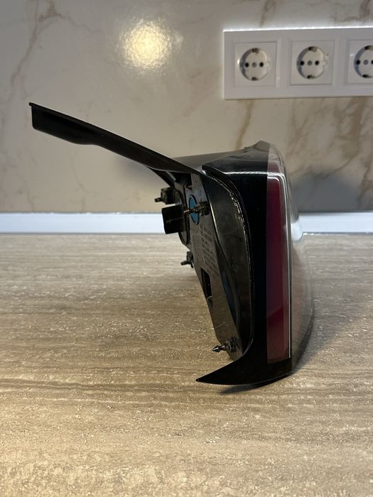 Задній ліхтар фара tesla 3