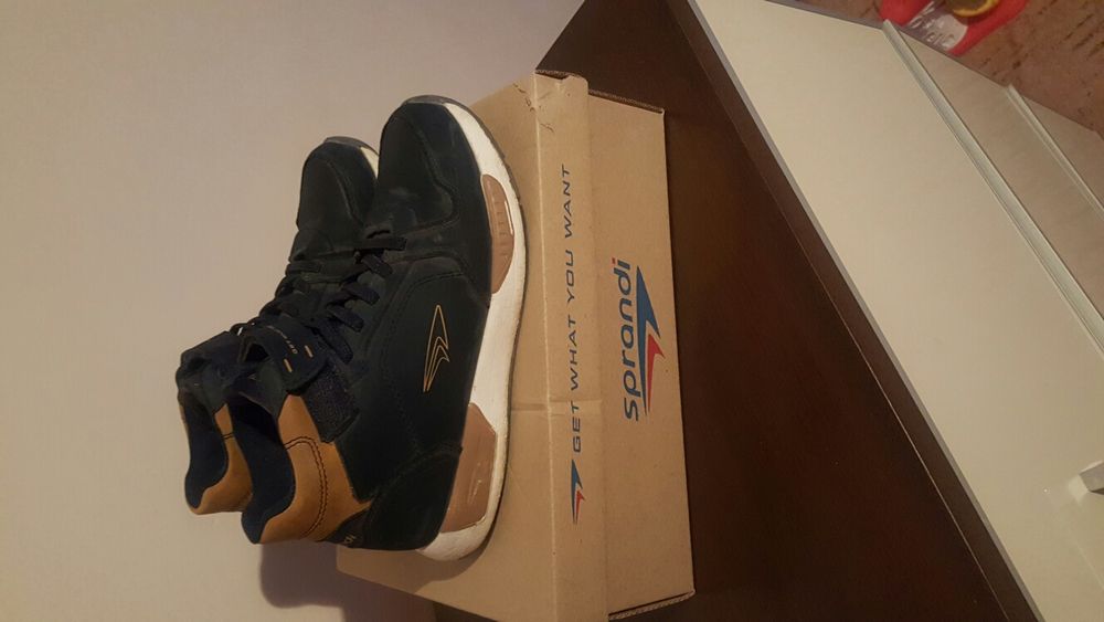 Obuwie sportowe, półbuty. Sprandi.